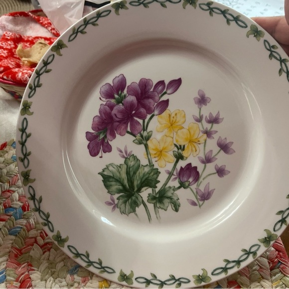Floral Garden Geraniums By Thomson 10 1/2" Dinner Plate(s). 1 Pc. - Picture 2 of 4